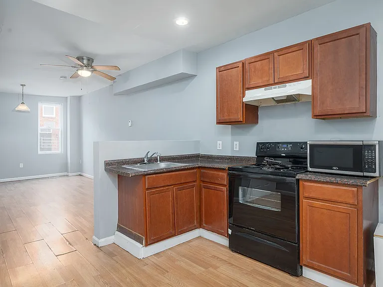 1562 N Woodyear St — Photo 2