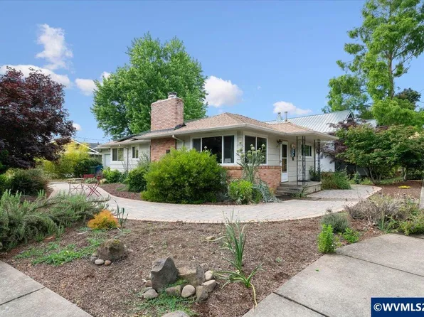 303 Mill St, Silverton, OR 97381