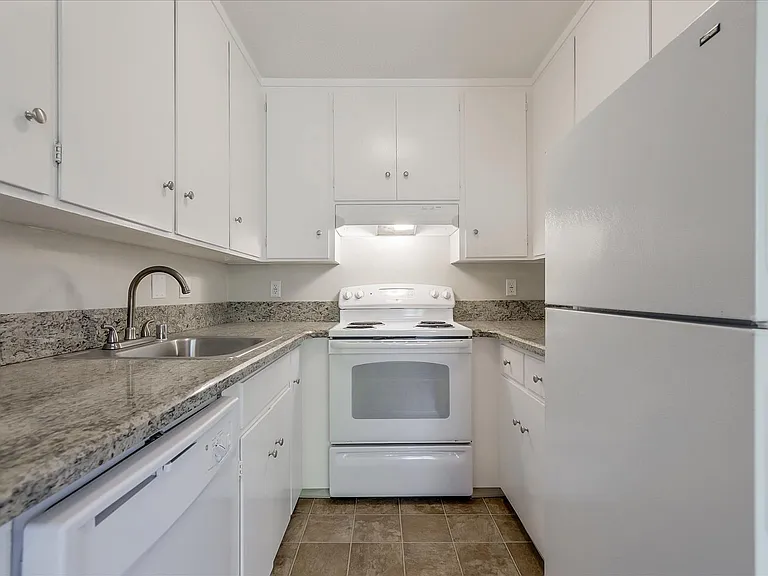 1450 San Antonio Ave #6 — Photo 8