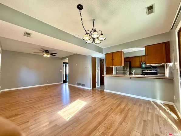 2227 Southwood Pl, Lincoln, NE 68512