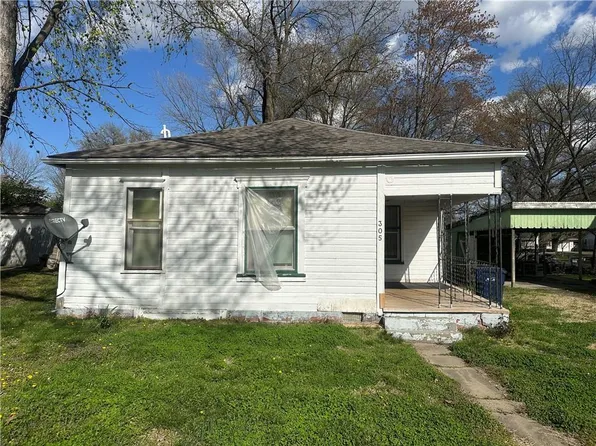 305 S Elm St, Sweet Springs, MO 65351