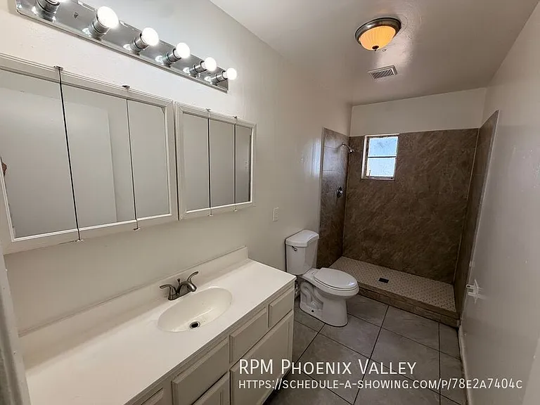 2524 W Jefferson St — Photo 13