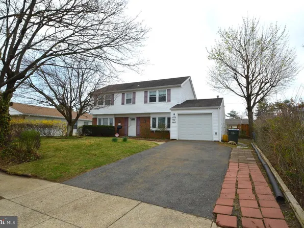 8 Holton Ln, Willingboro, NJ 08046