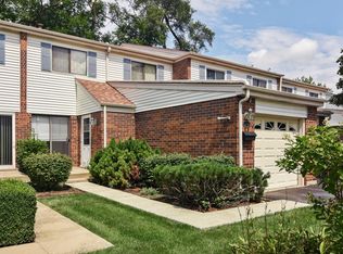 208 W Wimbolton Dr, Mount Prospect, IL 60056