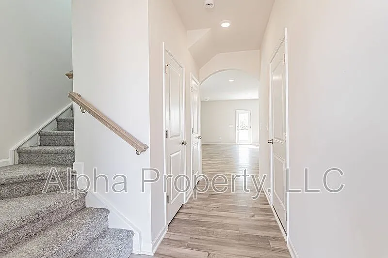 3 bed, 2.5 bath, 1708 sqft, $1,850 — Photo 3