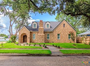 407 E Santa Rosa St, Victoria, TX 77901