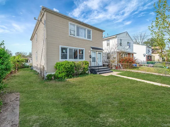 95 Wellesley Street, Hempstead, NY 11550