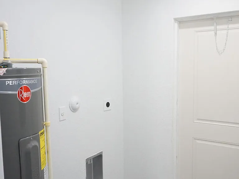 1173 W 28th St #2 — Photo 14