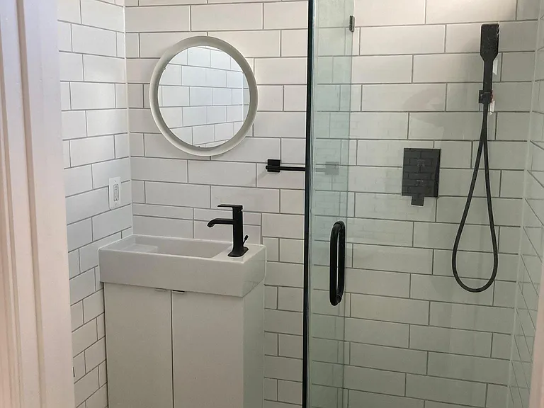 Bedroom 1 / Study bathroom