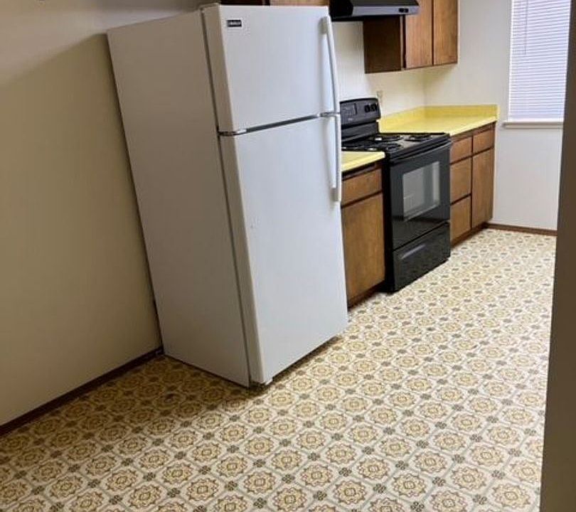 1st image of 524 H St APT B