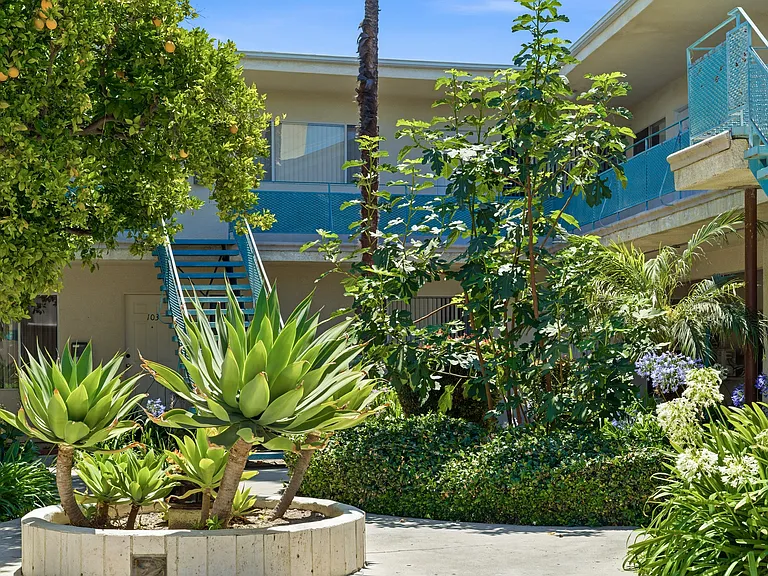 4320 Mammoth Ave #101 — Photo 30