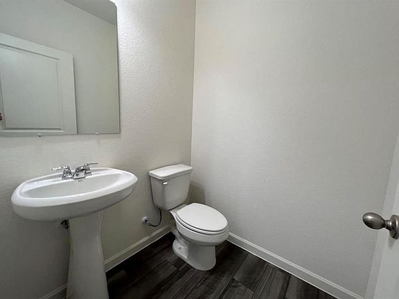 4th image of 1064 Water Oak Ln