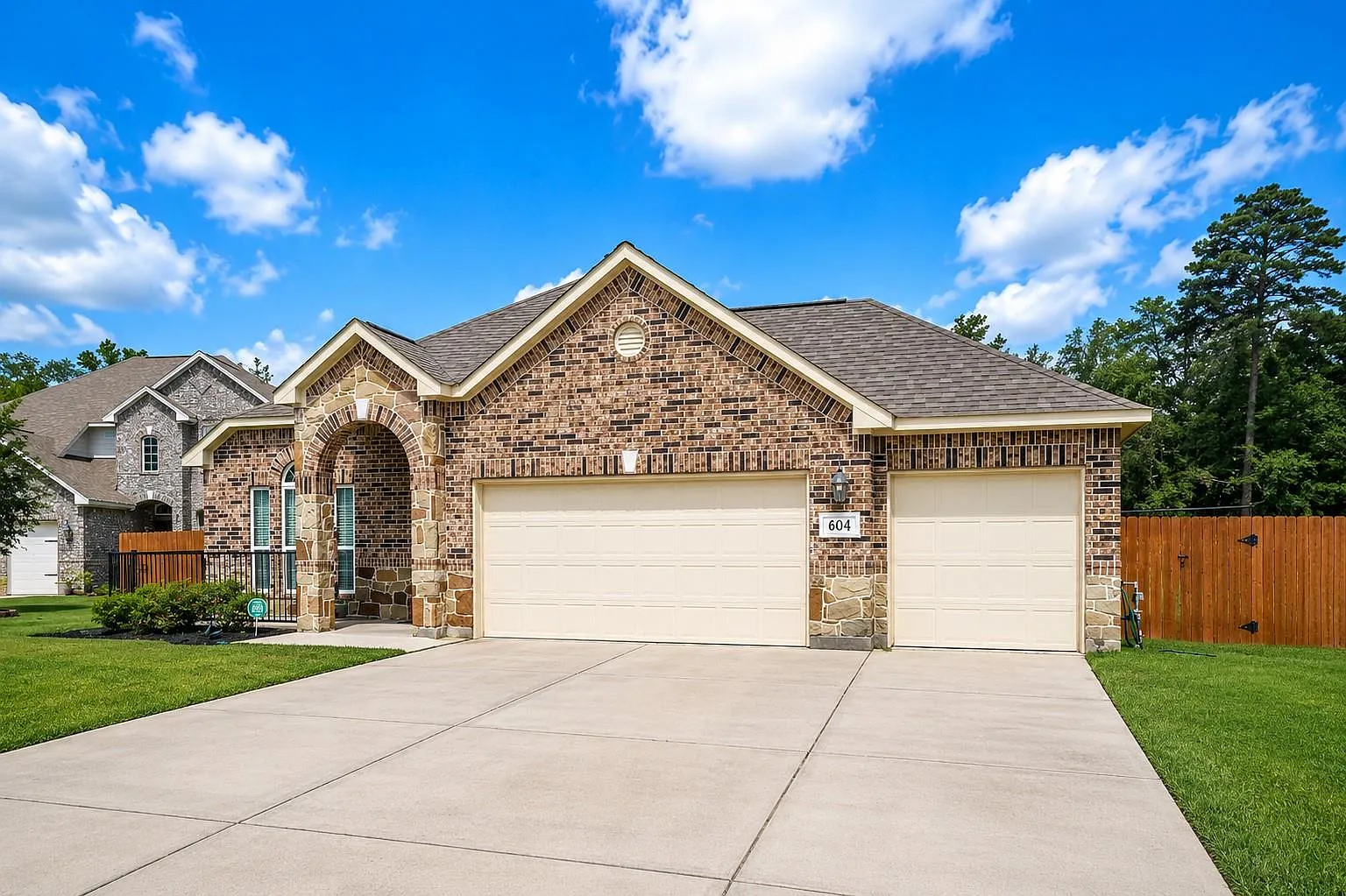 4 bed, 2.0 bath, 2184 sqft, $2,575 — Photo 2