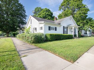 826 E Main St, Lowell, MI 49331