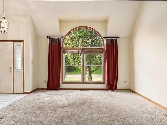 4th image of 7761 Donwick Dr
