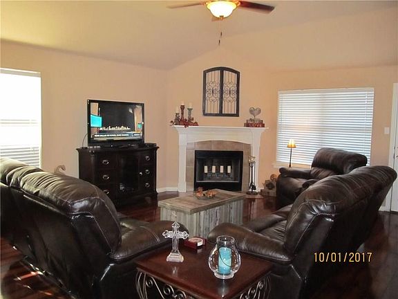 5th image of 328 Village Dr