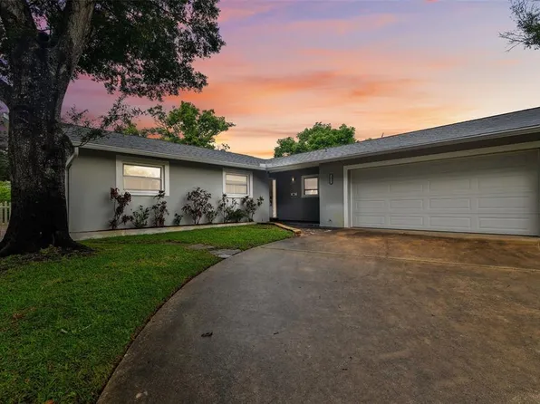 810 Lake Forest Rd, Clearwater, FL 33765