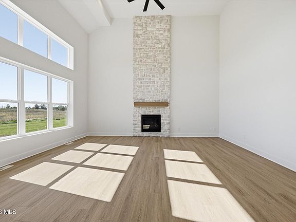 3rd image of 110 Kinloch Dr