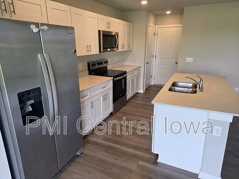 3 bed, 2.5 bath, 1562 sqft, $1,850 — Photo 4