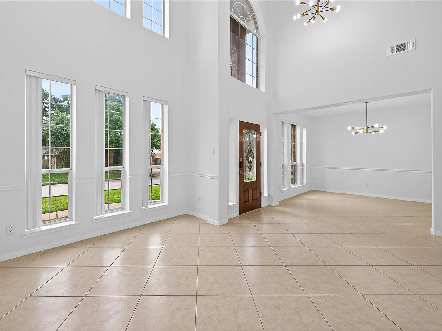 5 bed, 3.0 bath, 3299 sqft, $2,750 — Photo 1