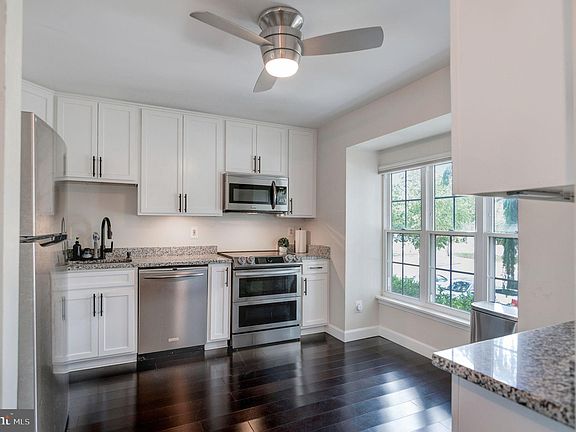 3rd image of 4241 Stockbridge Dr