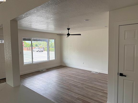 4th image of 203 Rose Ann Ave