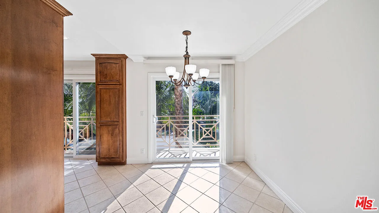 2 bed, 2.0 bath, 1100 sqft, $3,650 — Photo 3