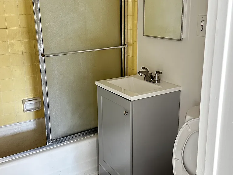 143 S Saint Andrews Pl #7 — Photo 6