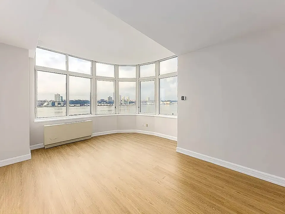 140 Riverside Blvd #1520