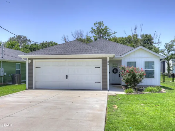 608 S Arch St, Carterville, MO 64835