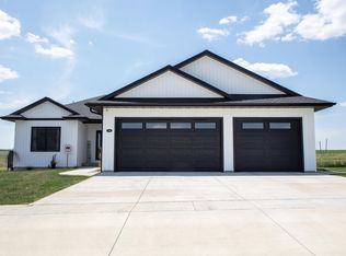 118 Harvest Ln, Shell Rock, IA 50670