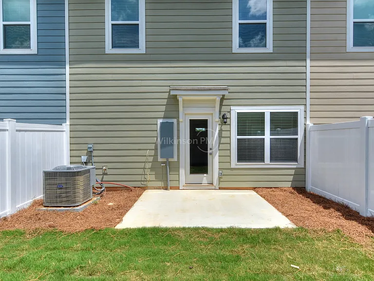 706 Sagecroft Ln — Photo 3