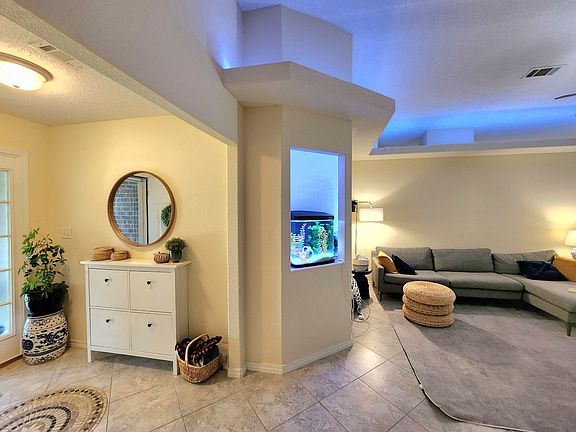 5th image of 876 Miramar Dr