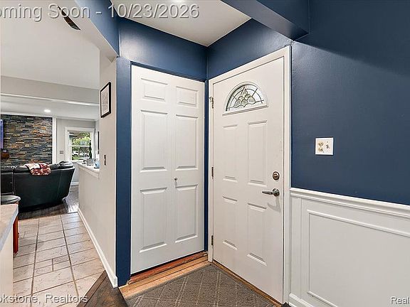 5th image of 31608 Meadows Ave
