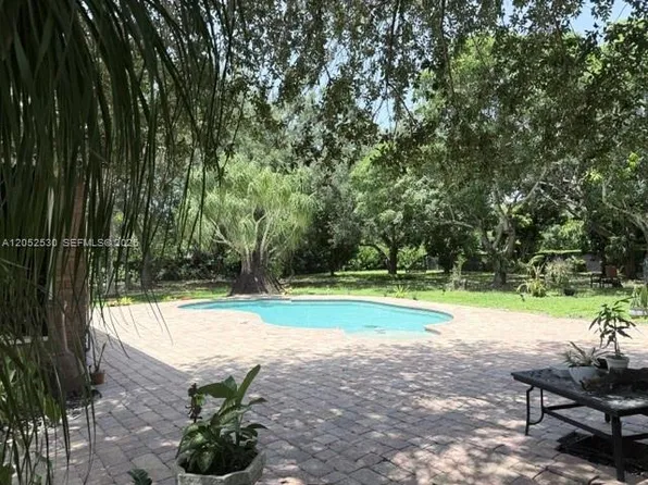 23050 SW 152nd Ave, Miami, FL 33170