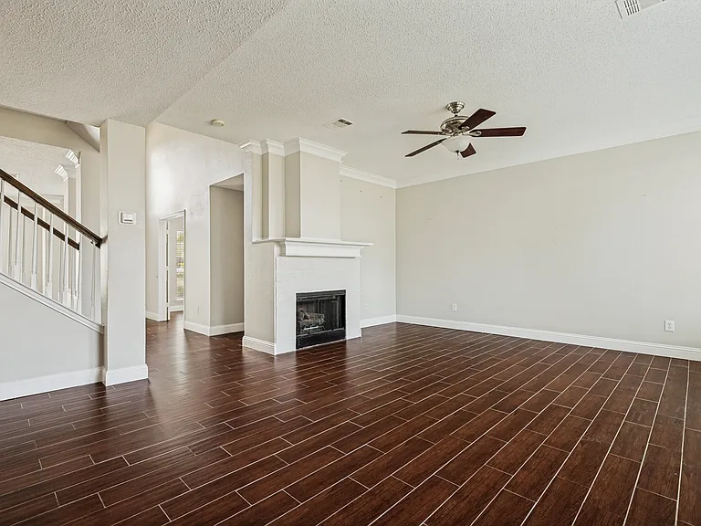 3900 Columbus Dr — Photo 4
