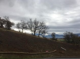 564 E La Strada Cir, Medford, OR