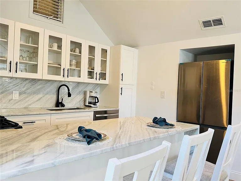 701 Broadway St — Photo 8