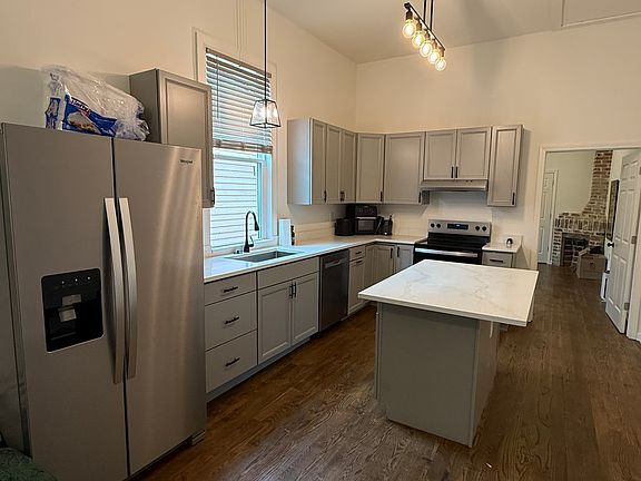 4th image of 8633-35 Plum St #8635