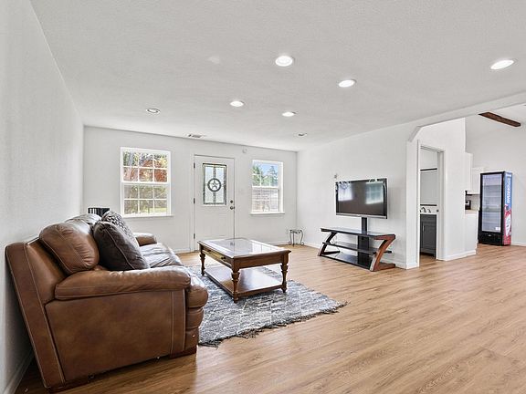 4th image of 231 Juniper Dr