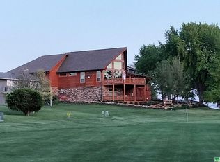 921 Country Club Dr, Akron, IA 51001