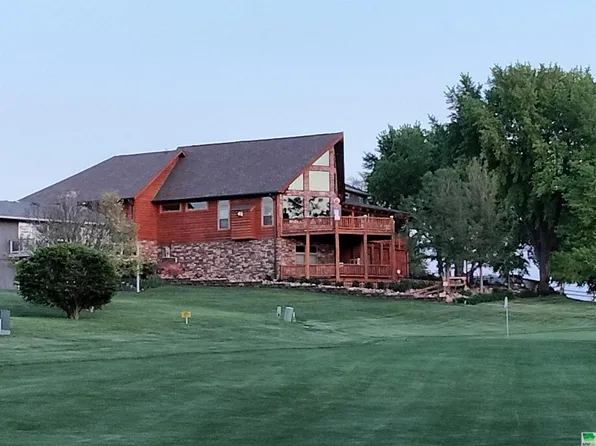 921 Country Club Dr, Akron, IA 51001
