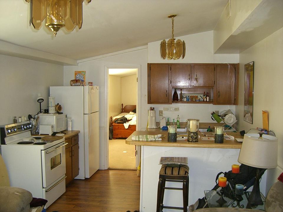 2nd image of 146 S Jackson St APT 4