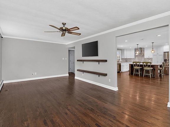 4th image of 24021 W Union St