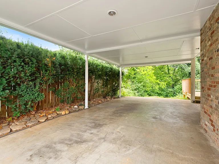 8045 Sabre Dr — Photo 33