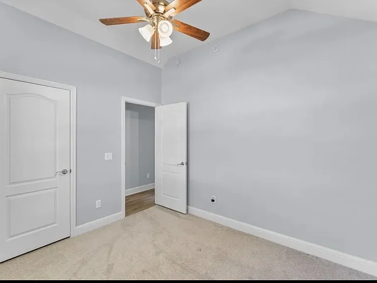 550 Bonanza St — Photo 11