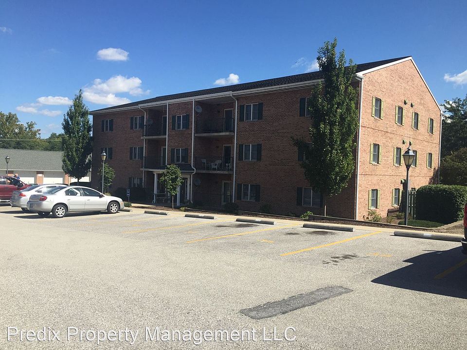 1st image of 327 N Pine Ave Building B