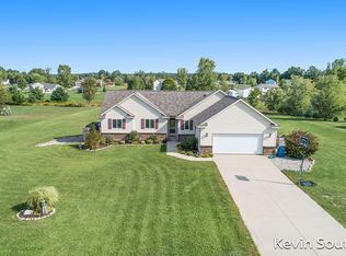 16044 Outback Dr NE, Cedar Springs, MI 49319
