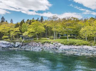 105 Eastway Dr, Camden, ME 04843