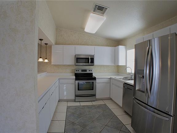 5th image of 11220 Thicket Ct